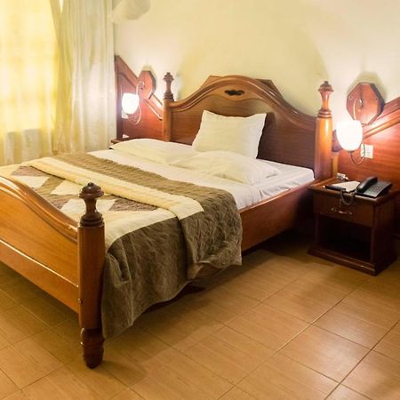 Palm World Hotels Mbarara Extérieur photo